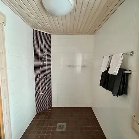 Aleksandra, Laatulomat