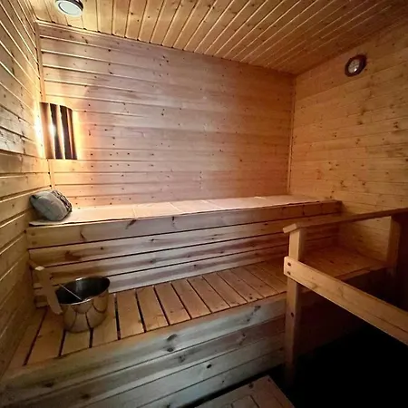 Aleksandra, Laatulomat